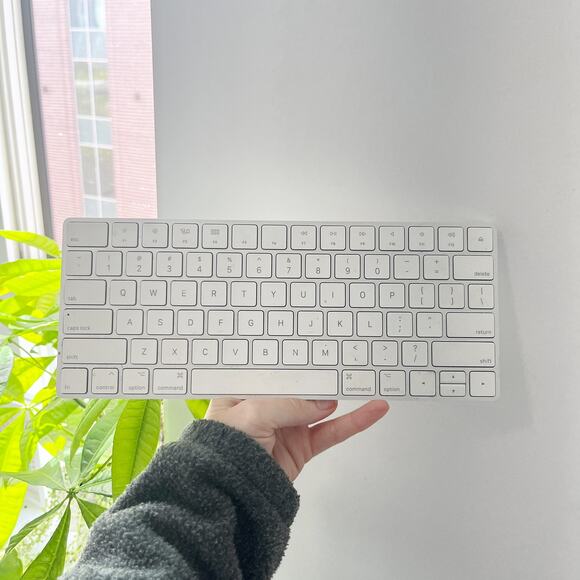 Apple Magic Wireless Bluetooth Keyboard A1644 - Picture 1 of 6